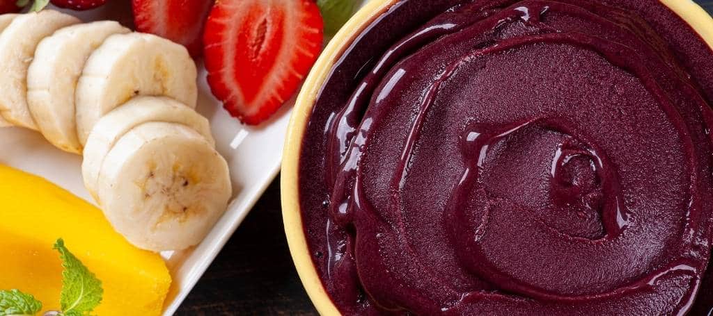 Açaí Bowl, with fruits: Mango, Banana, and Strawberry